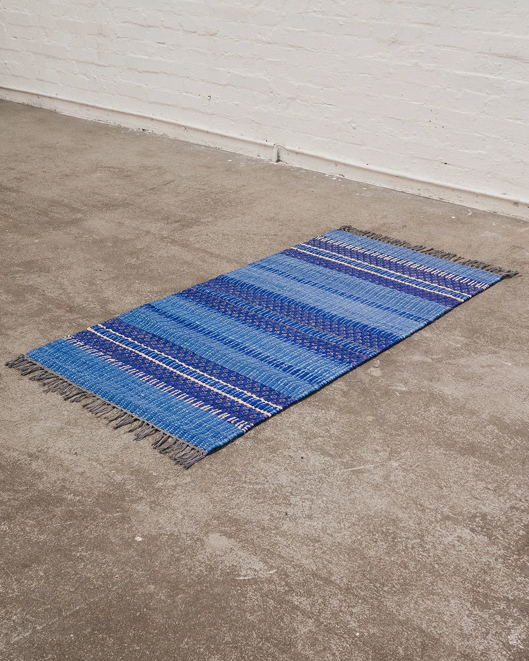 finarte-birgitta-rug-blue-mood-2