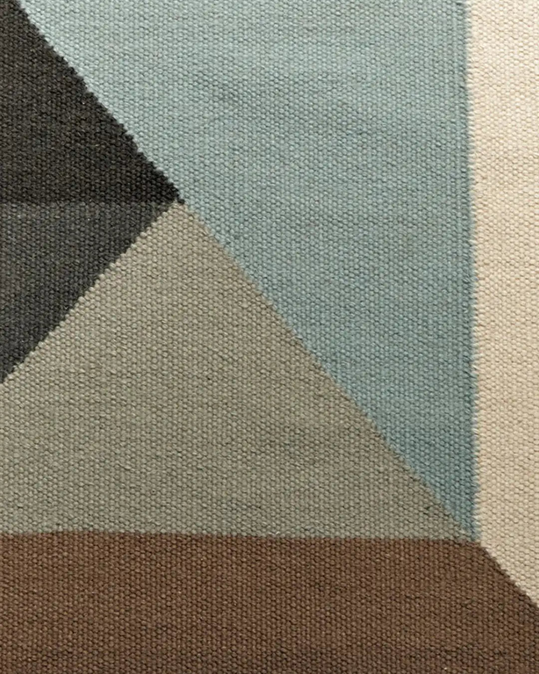 finarte-triangle-grey-blue-mood-1